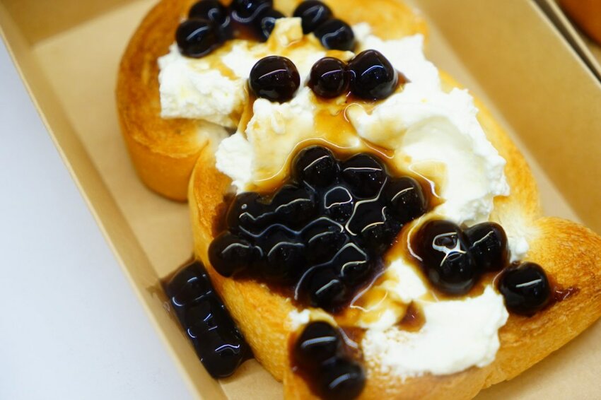 【樂兔洋食行x滿滿奶酥moomoo】遠百竹北必吃美食 顛覆味蕾的熱壓吐司不只是吐司！竹北美食/新竹美食/園區下午茶外送 - Cutier吃飯中 樂兔洋食行與滿滿奶酥在新開幕的「遠百竹北」推出季節限定品