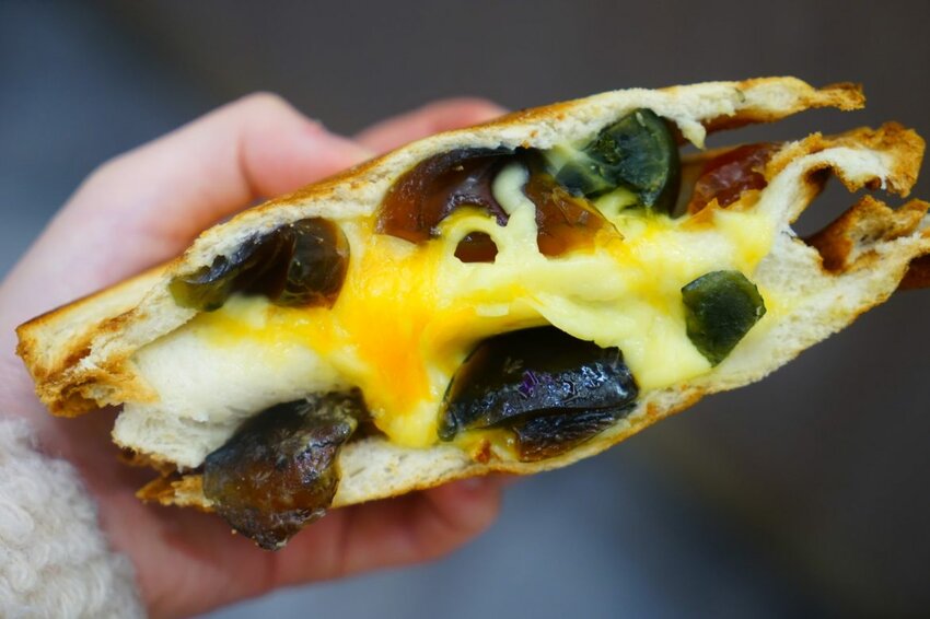 【樂兔洋食行x滿滿奶酥moomoo】遠百竹北必吃美食 顛覆味蕾的熱壓吐司不只是吐司！竹北美食/新竹美食/園區下午茶外送 - Cutier吃飯中 樂兔洋食行與滿滿奶酥在新開幕的「遠百竹北」推出季節限定品