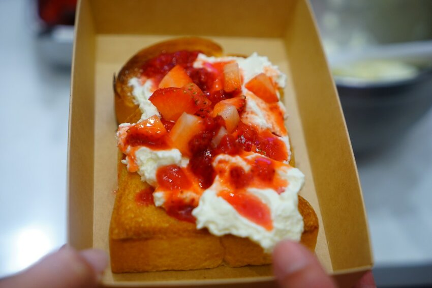 【樂兔洋食行x滿滿奶酥moomoo】遠百竹北必吃美食 顛覆味蕾的熱壓吐司不只是吐司！竹北美食/新竹美食/園區下午茶外送 - Cutier吃飯中 樂兔洋食行與滿滿奶酥在新開幕的「遠百竹北」推出季節限定品