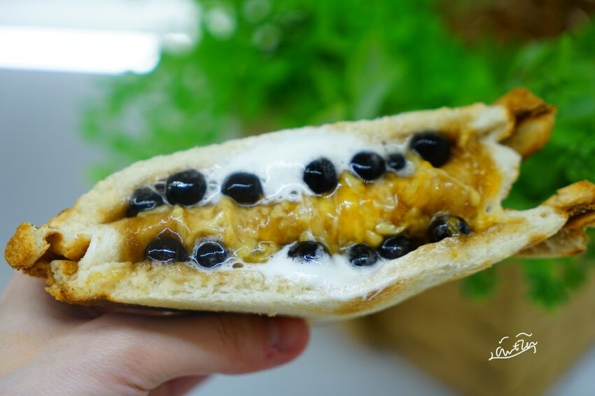 【樂兔洋食行x滿滿奶酥moomoo】遠百竹北必吃美食 顛覆味蕾的熱壓吐司不只是吐司！竹北美食/新竹美食/園區下午茶外送 - Cutier吃飯中 樂兔洋食行與滿滿奶酥在新開幕的「遠百竹北」推出季節限定品