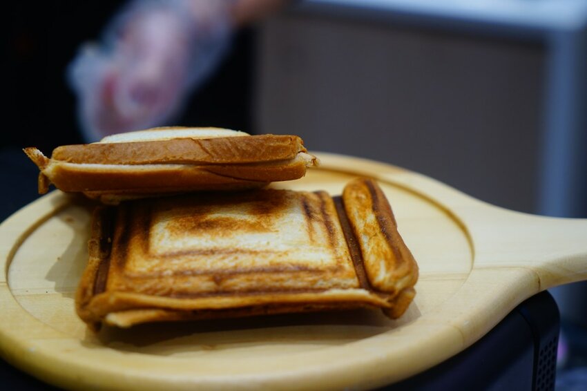 【樂兔洋食行x滿滿奶酥moomoo】遠百竹北必吃美食 顛覆味蕾的熱壓吐司不只是吐司！竹北美食/新竹美食/園區下午茶外送 - Cutier吃飯中 樂兔洋食行與滿滿奶酥在新開幕的「遠百竹北」推出季節限定品