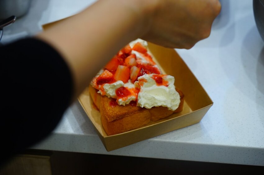 【樂兔洋食行x滿滿奶酥moomoo】遠百竹北必吃美食 顛覆味蕾的熱壓吐司不只是吐司！竹北美食/新竹美食/園區下午茶外送 - Cutier吃飯中 樂兔洋食行與滿滿奶酥在新開幕的「遠百竹北」推出季節限定品