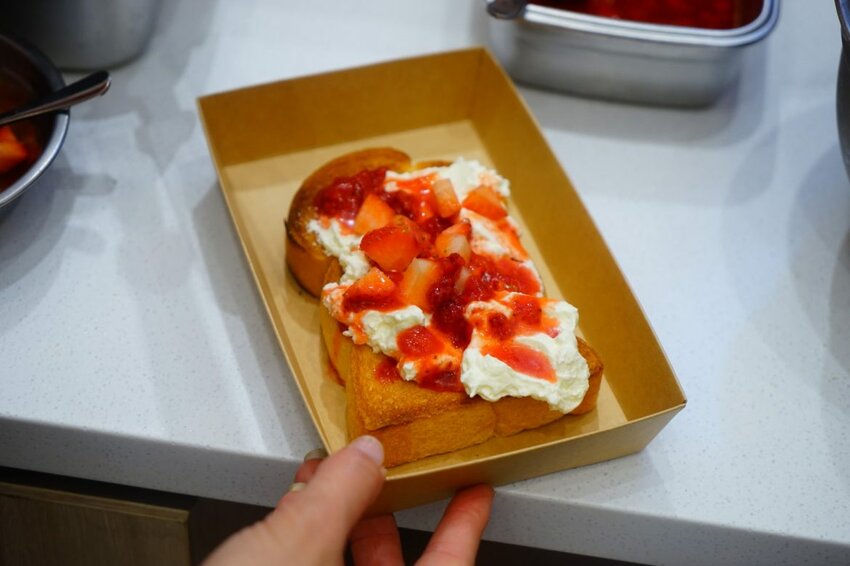 【樂兔洋食行x滿滿奶酥moomoo】遠百竹北必吃美食 顛覆味蕾的熱壓吐司不只是吐司！竹北美食/新竹美食/園區下午茶外送 - Cutier吃飯中 樂兔洋食行與滿滿奶酥在新開幕的「遠百竹北」推出季節限定品