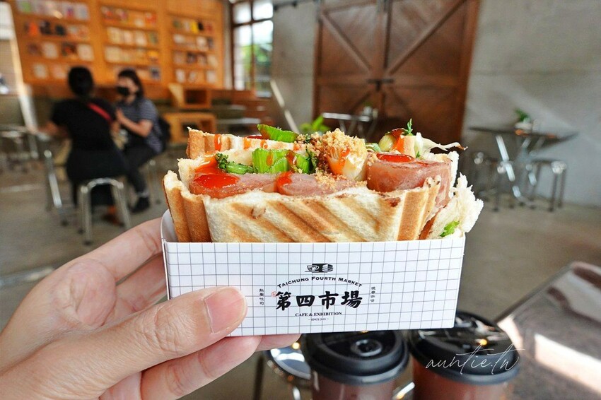 【台中】東區｜台中第四市場，老市場咖啡廳，台味香腸東泉辣椒醬熱壓吐司