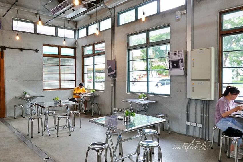 【台中】東區｜台中第四市場，老市場咖啡廳，台味香腸東泉辣椒醬熱壓吐司