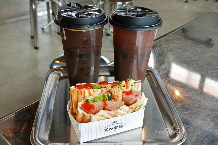 【台中】東區｜台中第四市場，老市場咖啡廳，台味香腸東泉辣椒醬熱壓吐司