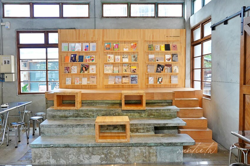 【台中】東區｜台中第四市場，老市場咖啡廳，台味香腸東泉辣椒醬熱壓吐司