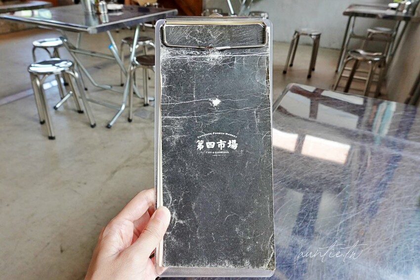 【台中】東區｜台中第四市場，老市場咖啡廳，台味香腸東泉辣椒醬熱壓吐司