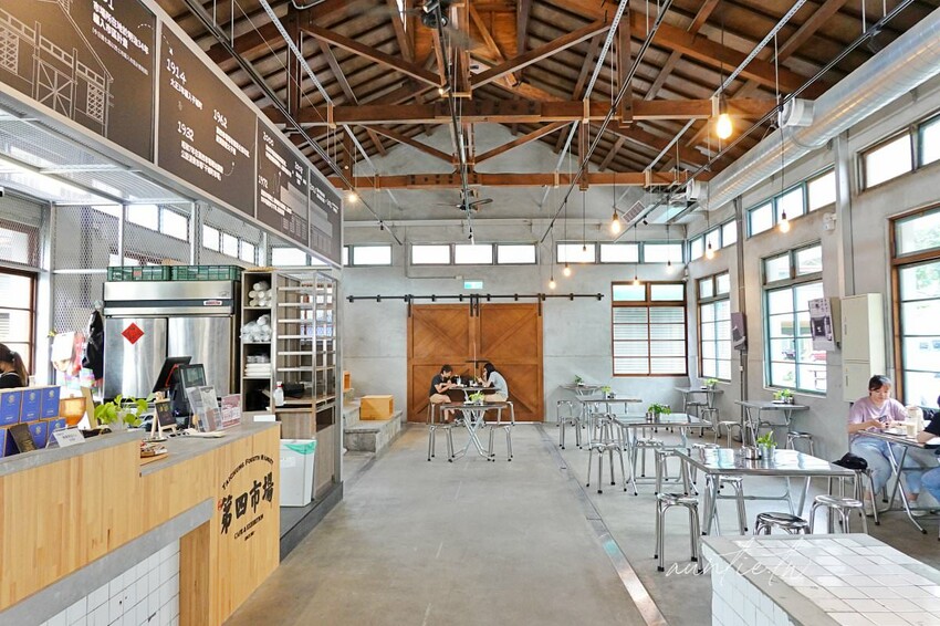 【台中】東區｜台中第四市場，老市場咖啡廳，台味香腸東泉辣椒醬熱壓吐司