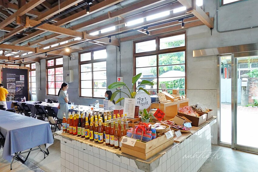 【台中】東區｜台中第四市場，老市場咖啡廳，台味香腸東泉辣椒醬熱壓吐司