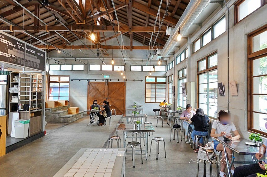 【台中】東區｜台中第四市場，老市場咖啡廳，台味香腸東泉辣椒醬熱壓吐司