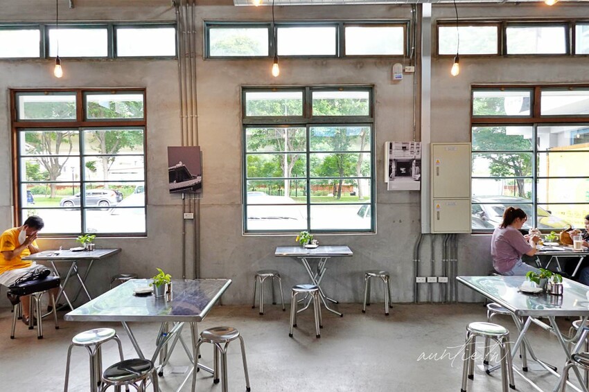 【台中】東區｜台中第四市場，老市場咖啡廳，台味香腸東泉辣椒醬熱壓吐司