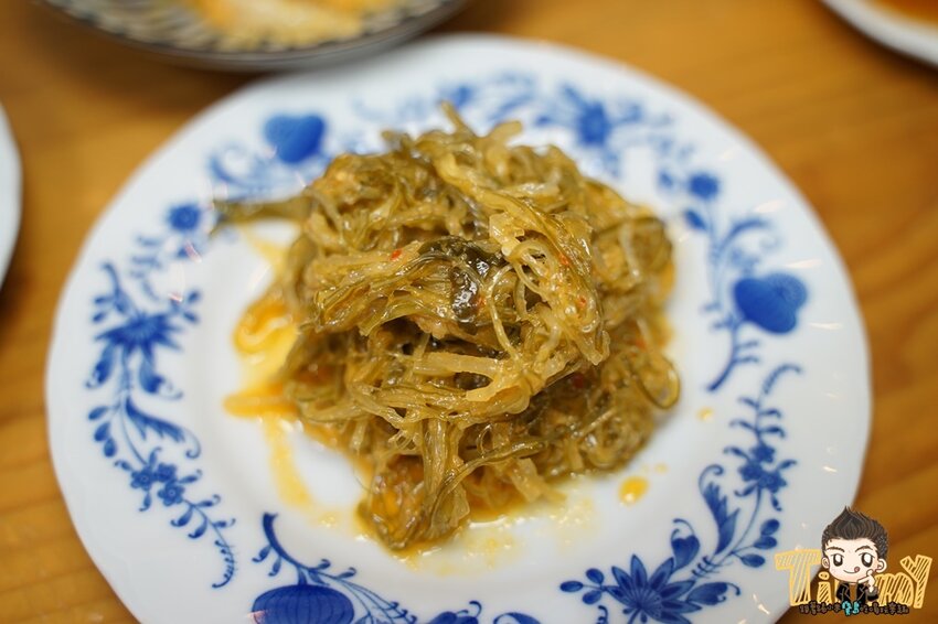 知三素香麵線|有麵筋酥靈魂加持的素食麵線！創意皮蛋麵線好好吃！