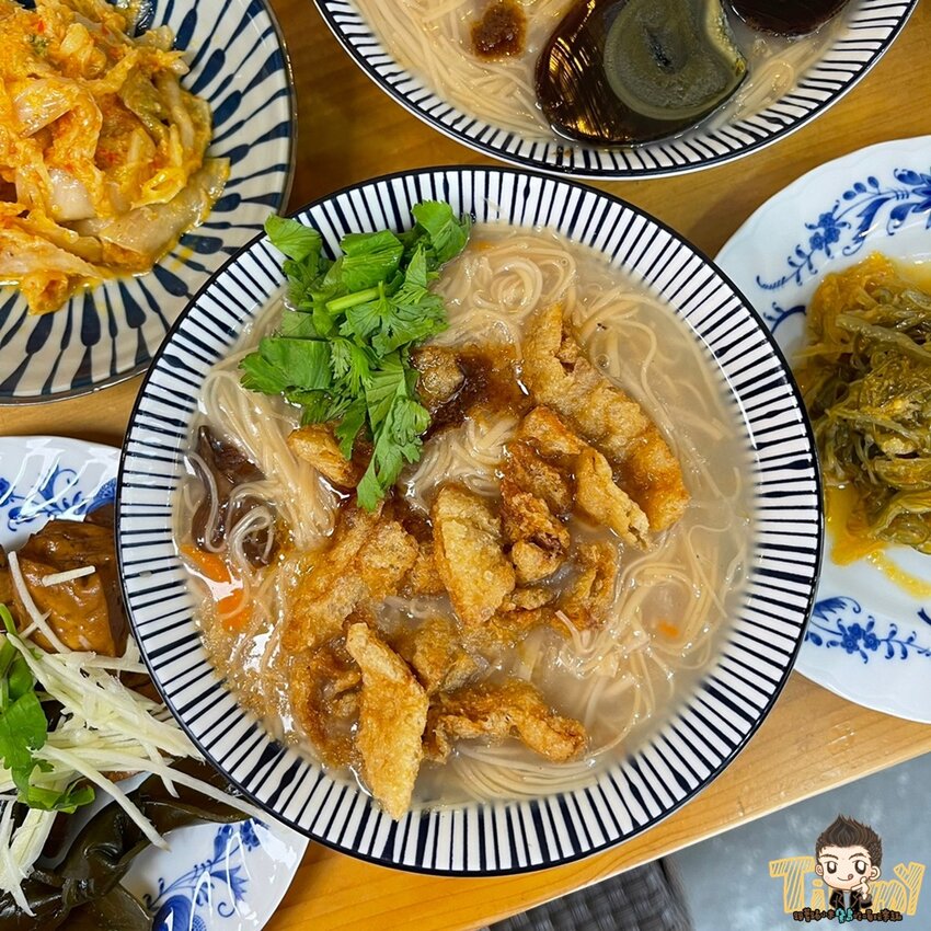 知三素香麵線|有麵筋酥靈魂加持的素食麵線！創意皮蛋麵線好好吃！