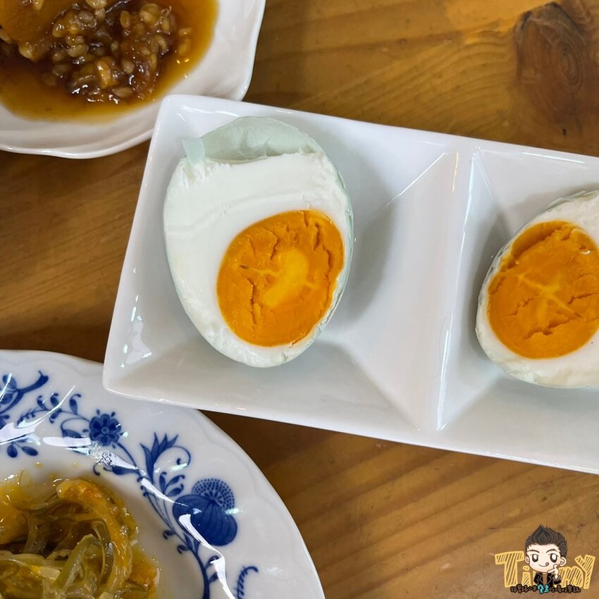 知三素香麵線|有麵筋酥靈魂加持的素食麵線！創意皮蛋麵線好好吃！