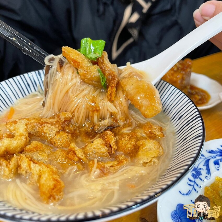 知三素香麵線|有麵筋酥靈魂加持的素食麵線！創意皮蛋麵線好好吃！
