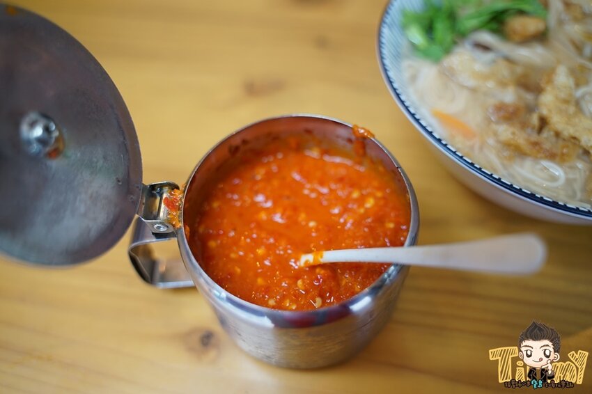 知三素香麵線|有麵筋酥靈魂加持的素食麵線！創意皮蛋麵線好好吃！