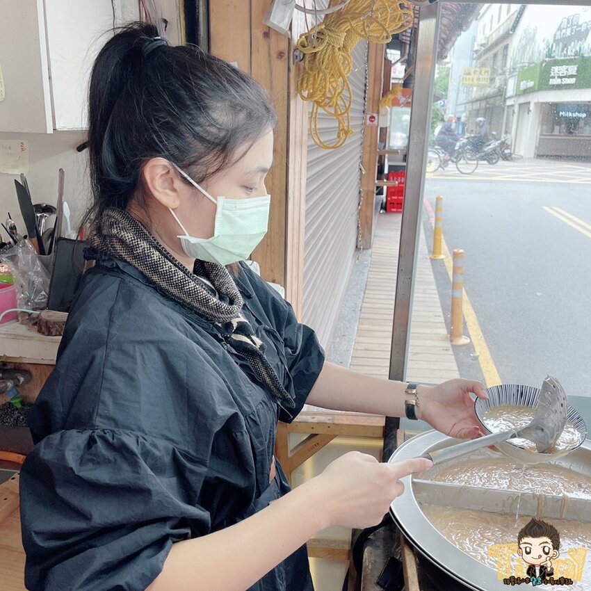 知三素香麵線|有麵筋酥靈魂加持的素食麵線！創意皮蛋麵線好好吃！