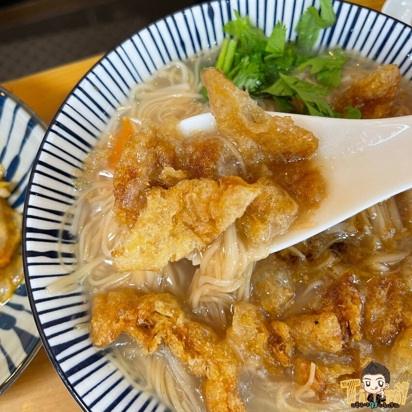 知三素香麵線|有麵筋酥靈魂加持的素食麵線！創意皮蛋麵線好好吃！