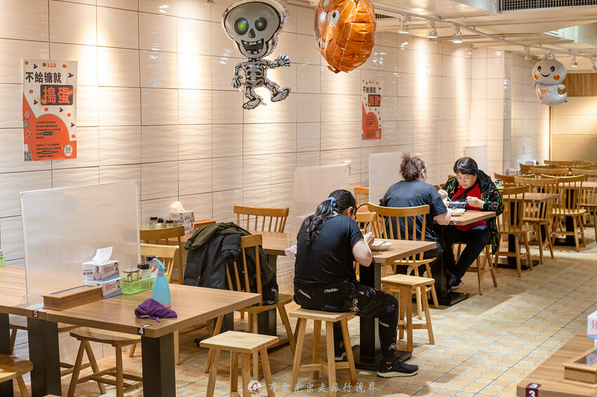 在地人都知道超過40年的老店，除了招牌炸蛋魯肉飯外，微辣的沙茶拌麵也是超好吃的｜布雷克出走旅行視界