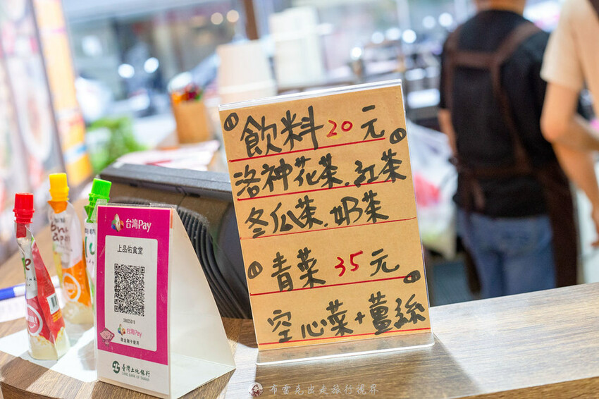 在地人都知道超過40年的老店，除了招牌炸蛋魯肉飯外，微辣的沙茶拌麵也是超好吃的｜布雷克出走旅行視界