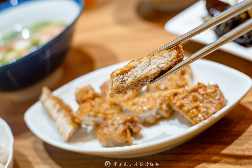 在地人都知道超過40年的老店，除了招牌炸蛋魯肉飯外，微辣的沙茶拌麵也是超好吃的｜布雷克出走旅行視界