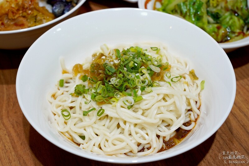 宜蘭羅東美食必吃！上品佑食堂炸蛋魯肉飯、客家湯圓在地人推爆。