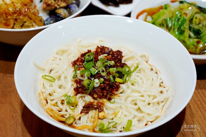 宜蘭羅東美食必吃！上品佑食堂炸蛋魯肉飯、客家湯圓在地人推爆。