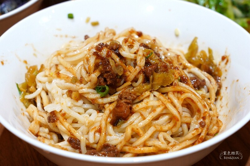 宜蘭羅東美食必吃！上品佑食堂炸蛋魯肉飯、客家湯圓在地人推爆。