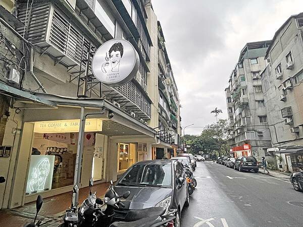 台北信義│飲料推薦│不要對我尖叫 情人節新品上市:浪漫玫瑰遇上回甘綠茶,飲料也可以很有滋味│玫瑰紅茶歐蕾+玫瑰荔枝氣泡飲+茉莉綠茶佐玫瑰凍│台北松菸店近捷運市政府站【附菜單】【網美飲料店】