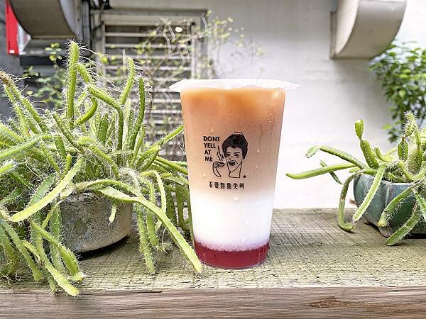 台北信義│飲料推薦│不要對我尖叫 情人節新品上市:浪漫玫瑰遇上回甘綠茶,飲料也可以很有滋味│玫瑰紅茶歐蕾+玫瑰荔枝氣泡飲+茉莉綠茶佐玫瑰凍│台北松菸店近捷運市政府站【附菜單】【網美飲料店】