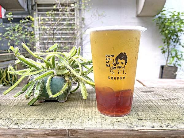 台北信義│飲料推薦│不要對我尖叫 情人節新品上市:浪漫玫瑰遇上回甘綠茶,飲料也可以很有滋味│玫瑰紅茶歐蕾+玫瑰荔枝氣泡飲+茉莉綠茶佐玫瑰凍│台北松菸店近捷運市政府站【附菜單】【網美飲料店】