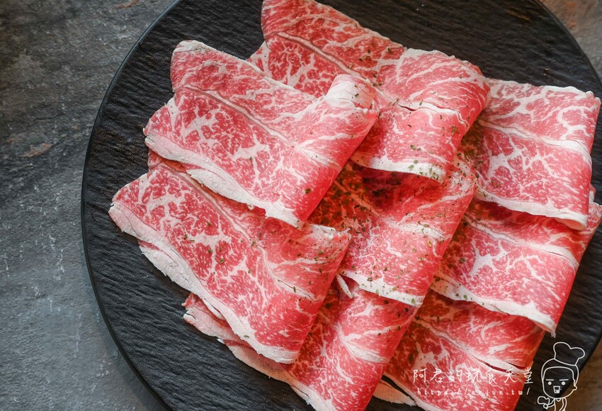 【台中】森饗鍋物漢口店｜挑戰台中最美森林系火鍋店，吃火鍋還能享受被植物包圍的幸福感 » 阿君的玩食天堂