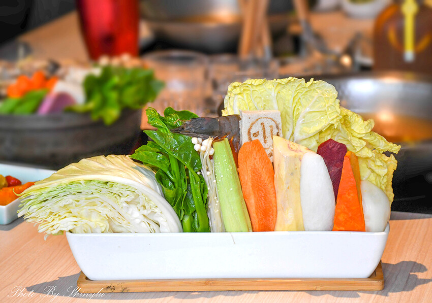 支持在地小農的有機蔬食精品涮涮鍋，吃得到食材的原始風味