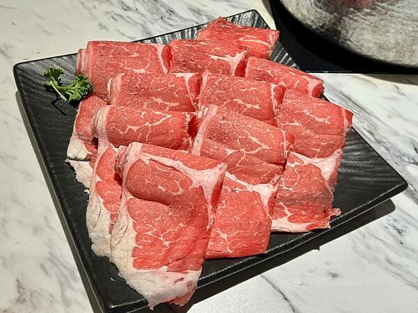 +（內湖火鍋）騰爐酸菜白肉鍋～特製酸菜白肉鍋Ｘ正宗川味麻辣鍋