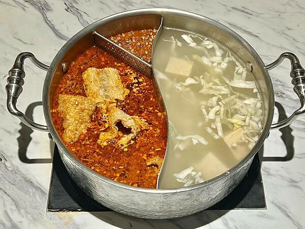 +（內湖火鍋）騰爐酸菜白肉鍋～特製酸菜白肉鍋Ｘ正宗川味麻辣鍋