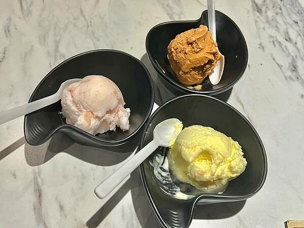 +（內湖火鍋）騰爐酸菜白肉鍋～特製酸菜白肉鍋Ｘ正宗川味麻辣鍋