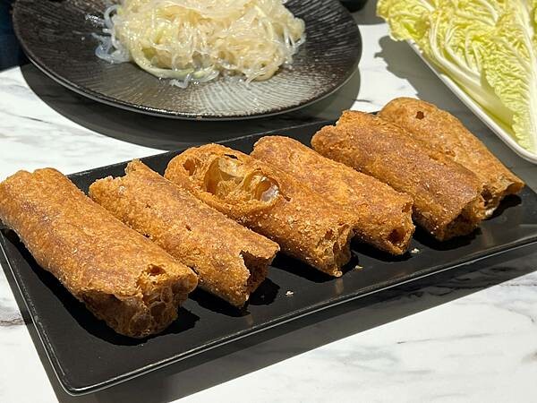 +（內湖火鍋）騰爐酸菜白肉鍋～特製酸菜白肉鍋Ｘ正宗川味麻辣鍋