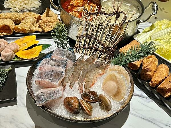 +（內湖火鍋）騰爐酸菜白肉鍋～特製酸菜白肉鍋Ｘ正宗川味麻辣鍋