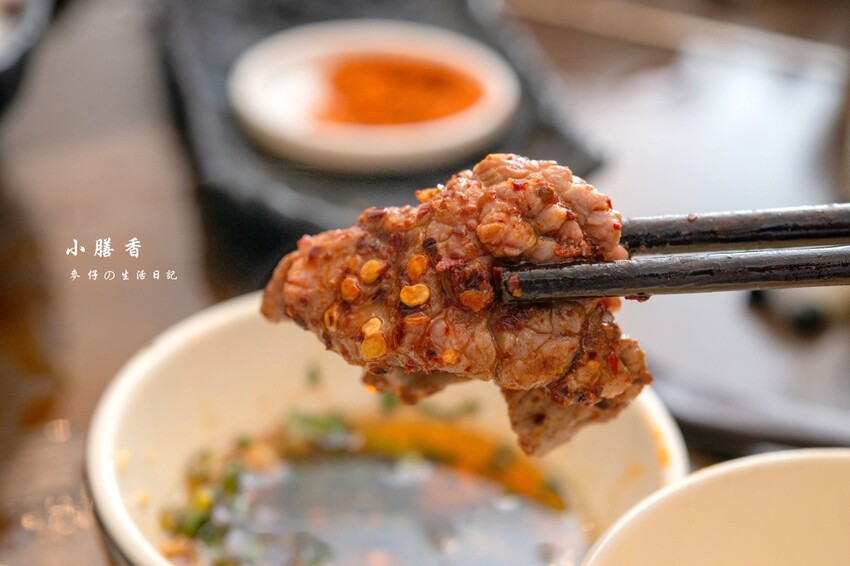 台北東區麻辣火鍋！小膳香成都麻辣火鍋，四川地道牛油湯頭不能錯過。