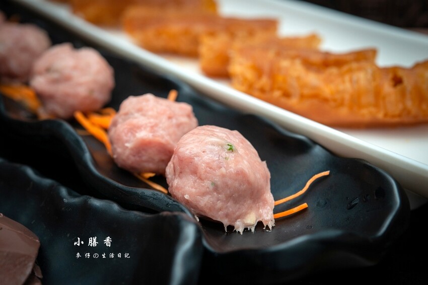 台北東區麻辣火鍋！小膳香成都麻辣火鍋，四川地道牛油湯頭不能錯過。