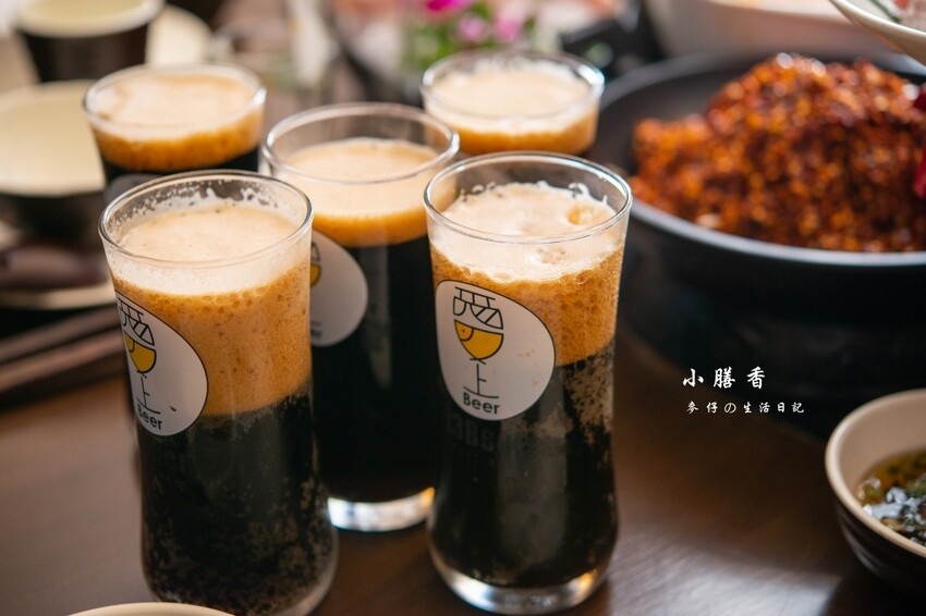 台北東區麻辣火鍋！小膳香成都麻辣火鍋，四川地道牛油湯頭不能錯過。