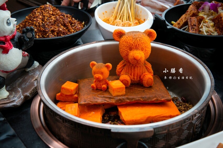 台北東區麻辣火鍋！小膳香成都麻辣火鍋，四川地道牛油湯頭不能錯過。