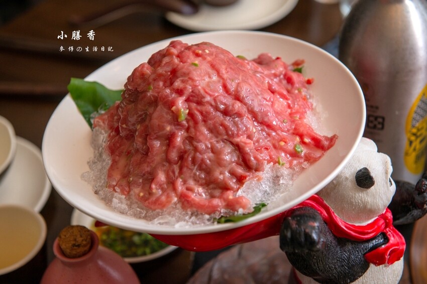 台北東區麻辣火鍋！小膳香成都麻辣火鍋，四川地道牛油湯頭不能錯過。