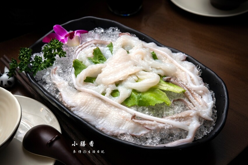 台北東區麻辣火鍋！小膳香成都麻辣火鍋，四川地道牛油湯頭不能錯過。