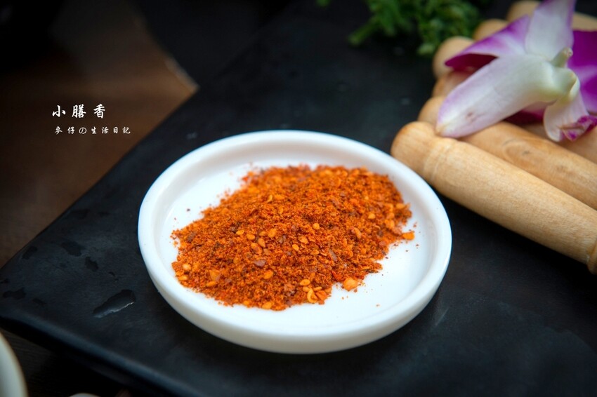 台北東區麻辣火鍋！小膳香成都麻辣火鍋，四川地道牛油湯頭不能錯過。