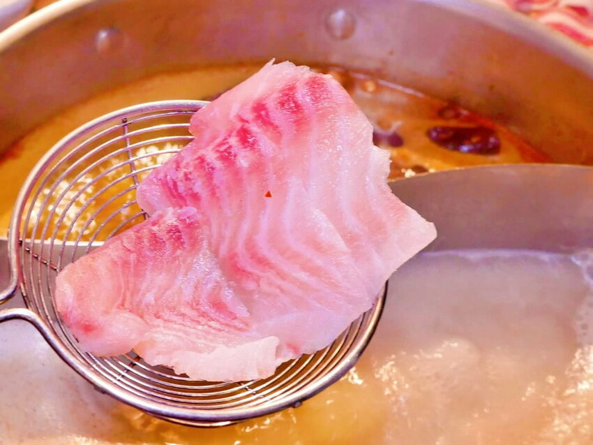 | 新莊火鍋 | 囍富火鍋.當月壽星送海陸肉肉蛋糕.費時熬煮