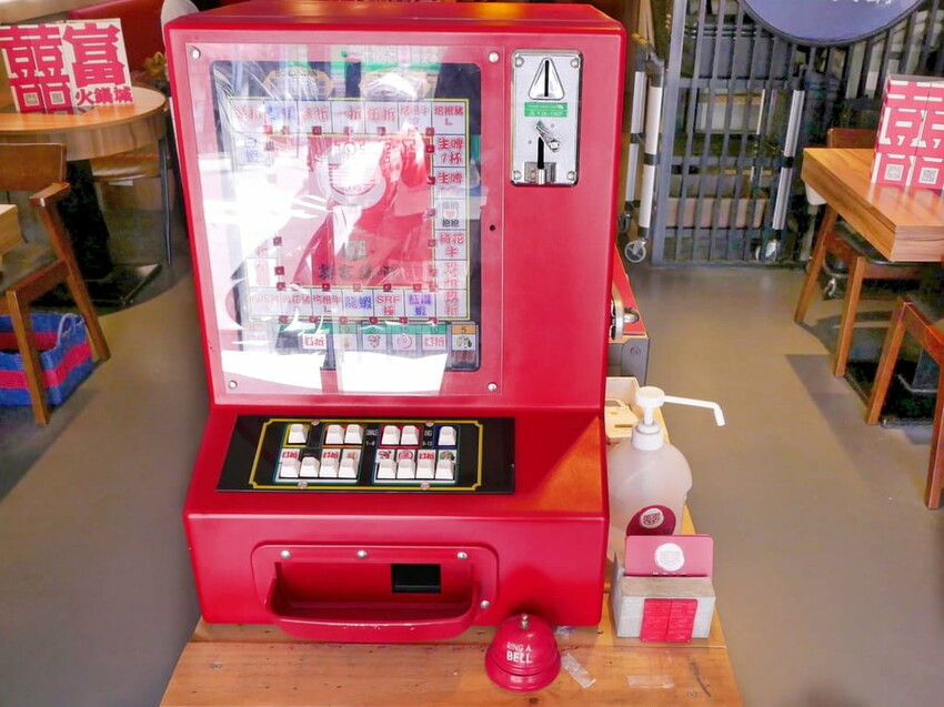 | 新莊火鍋 | 囍富火鍋.當月壽星送海陸肉肉蛋糕.費時熬煮