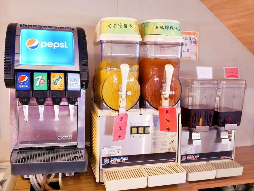 | 新莊火鍋 | 囍富火鍋.當月壽星送海陸肉肉蛋糕.費時熬煮