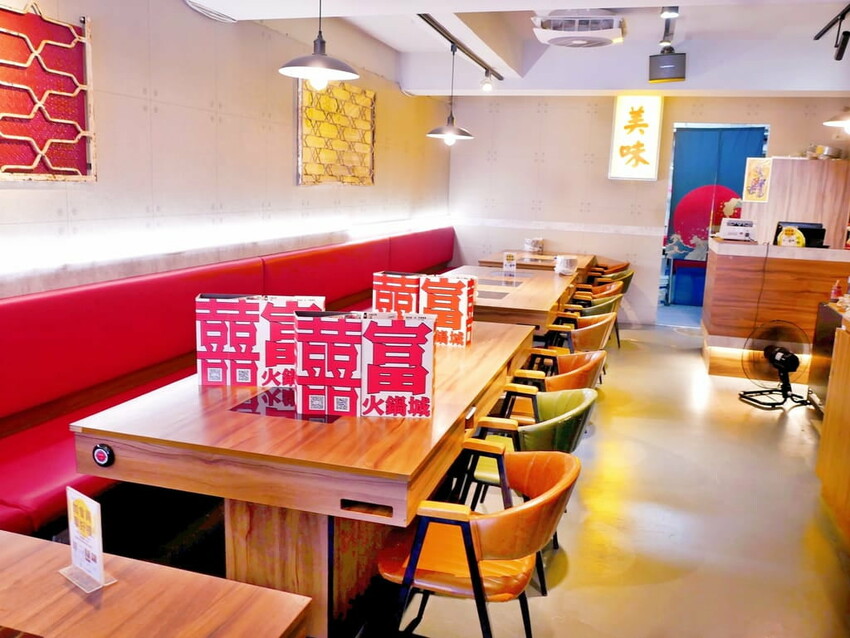 | 新莊火鍋 | 囍富火鍋.當月壽星送海陸肉肉蛋糕.費時熬煮